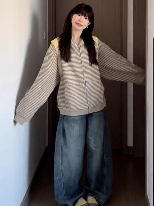 穿卫衣外套怎么搭配好看