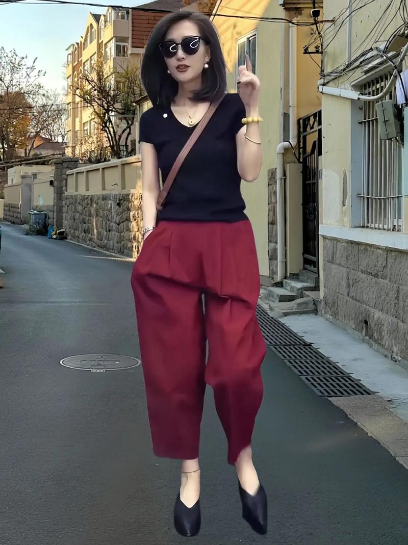 穿红色裤子怎么搭配衣服好看图片