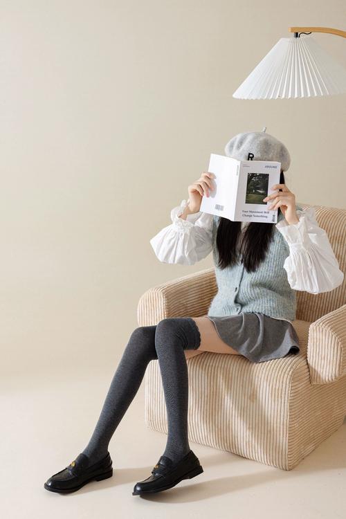 穿高筒袜怎么搭配衣服