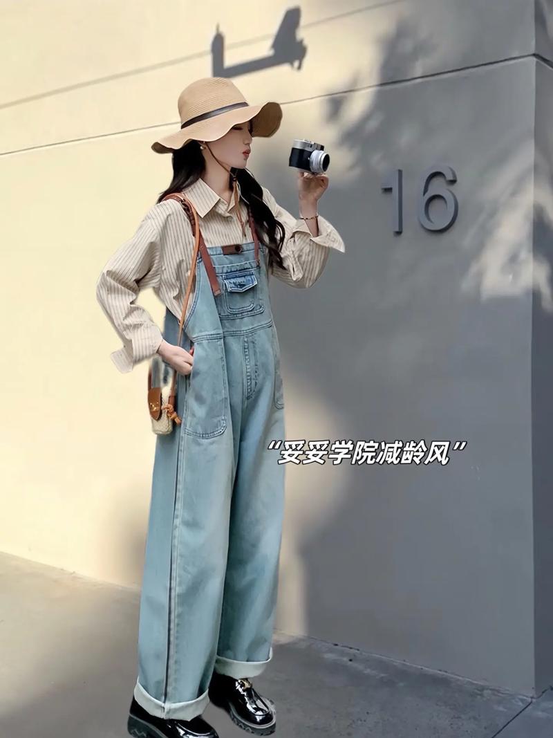 穿背带裤衣服怎么搭配好看图片