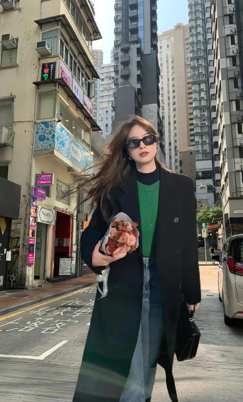 西服风衣怎么搭配什么裤子好看图片