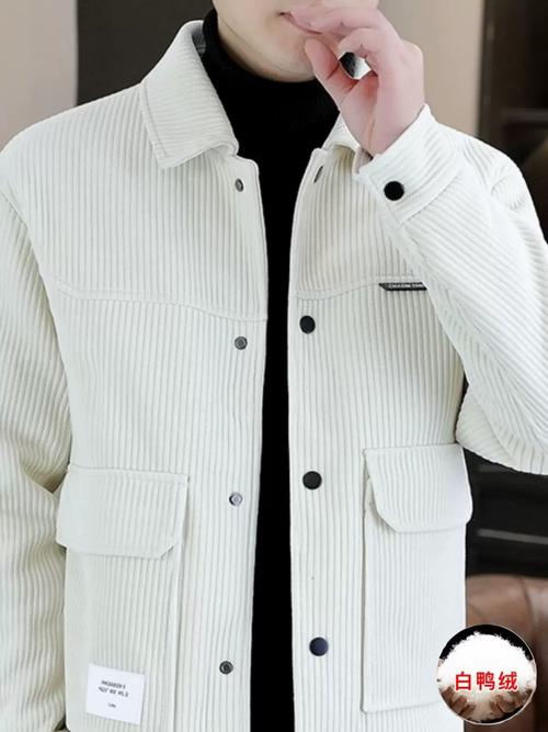 男士短款白色羽绒服怎么搭配
