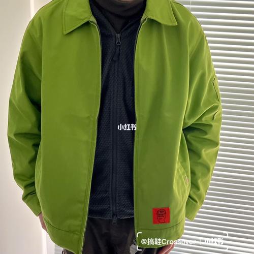 男生绿色长款外套怎么搭配图片大全