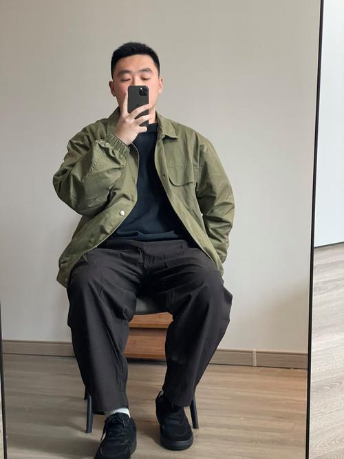 男款军绿外套怎么搭配