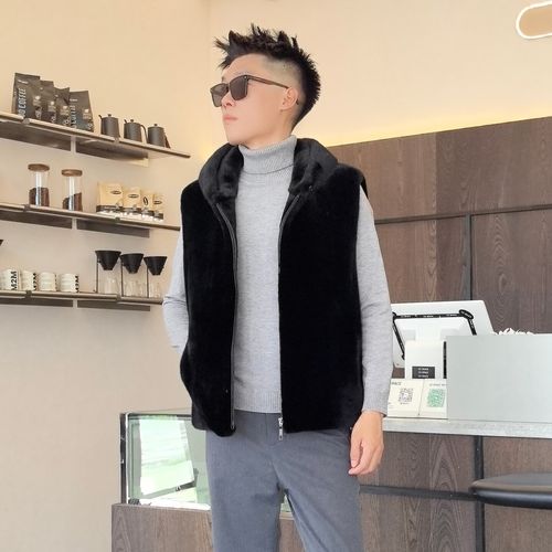 男款带帽貂皮马甲怎么搭配衣服好看