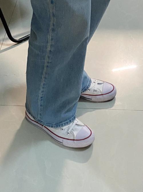 匡威高帮帆布鞋怎么搭配衣服