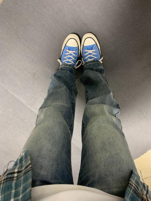 匡威高帮帆布鞋怎么搭配衣服