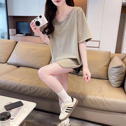 宽短袖怎么搭配衣服