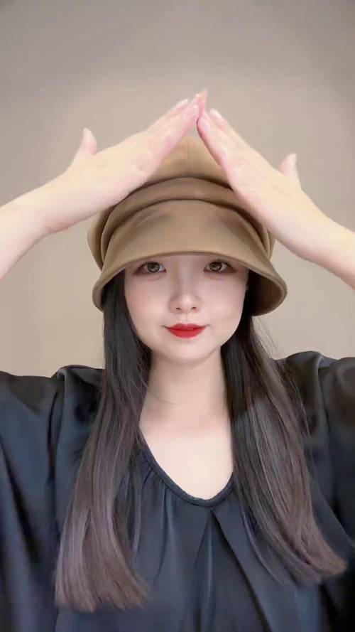 方脸适合带什么帽子