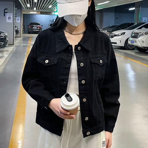 黑色牛仔褂怎么搭配什么裤子