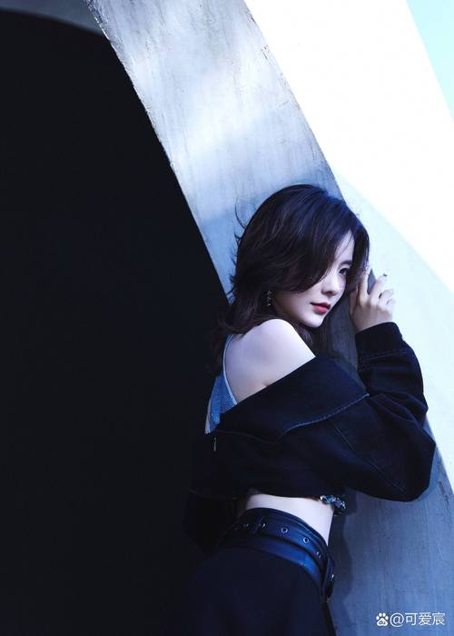 短裤黑色外套怎么搭配图片女