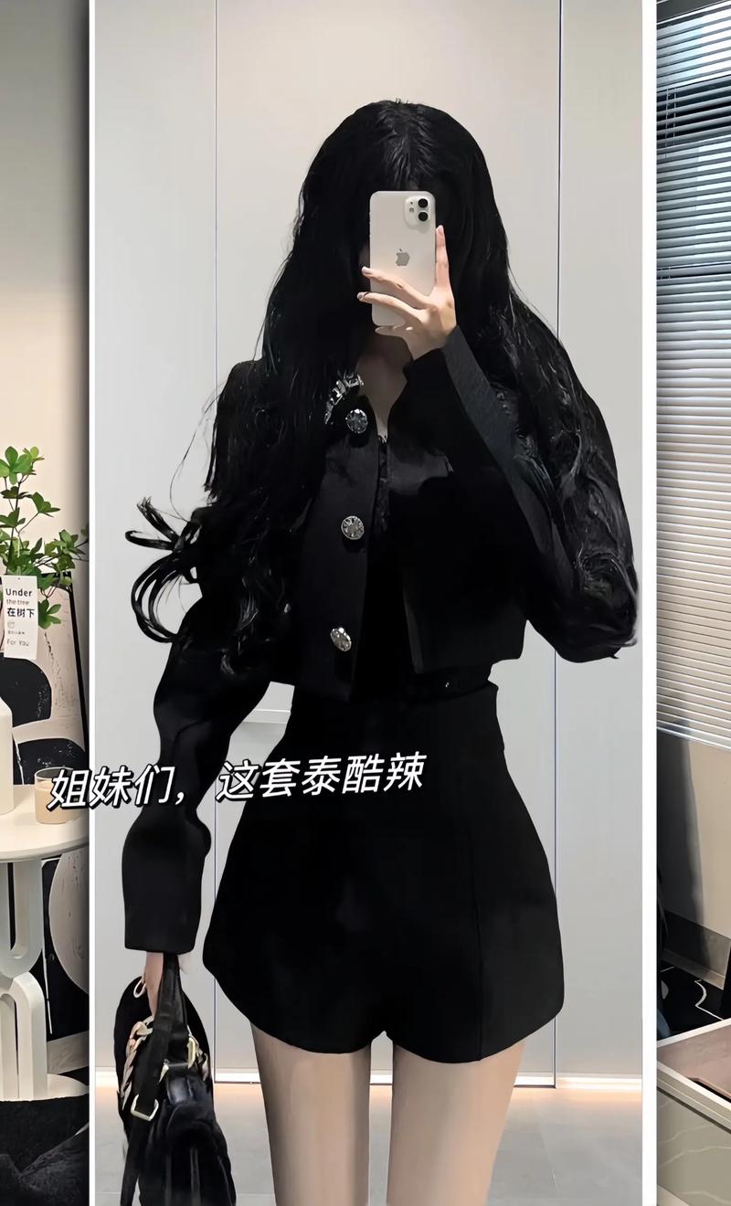 短裤黑色外套怎么搭配图片大全
