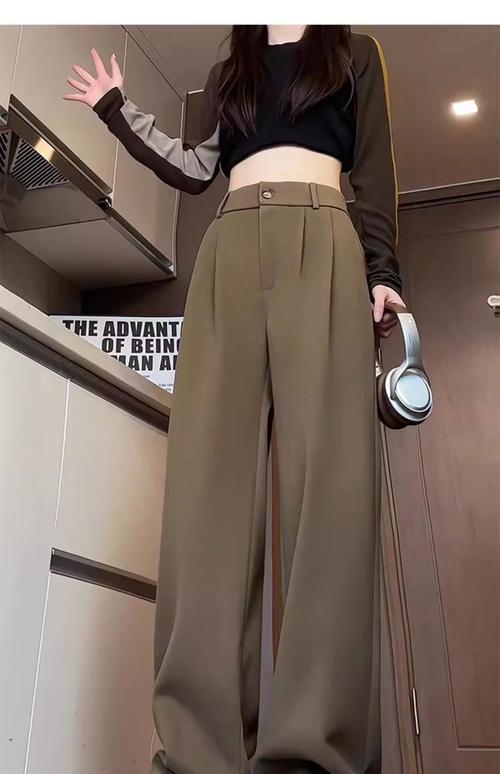 纯色休闲裤怎么搭配