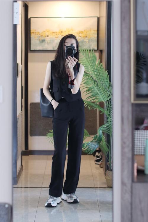 穿黑鞋怎么搭配衣服好看吗