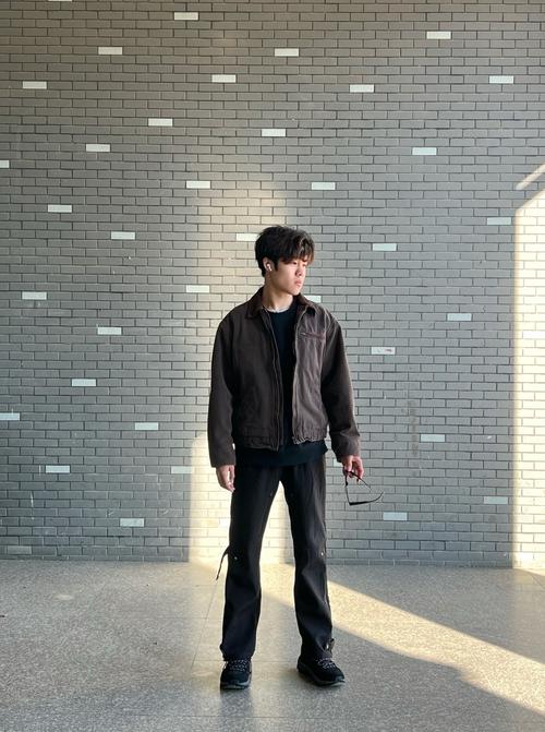 穿黑鞋怎么搭配衣服好看吗