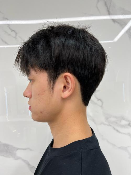 鬓角高适合什么发型