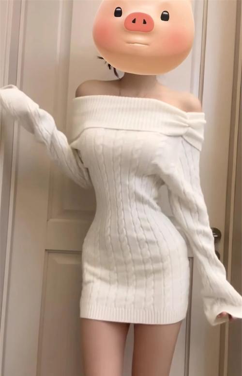 白色针织修身怎么搭配