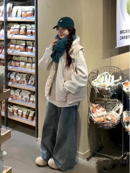 白色棉衣怎么搭配围巾