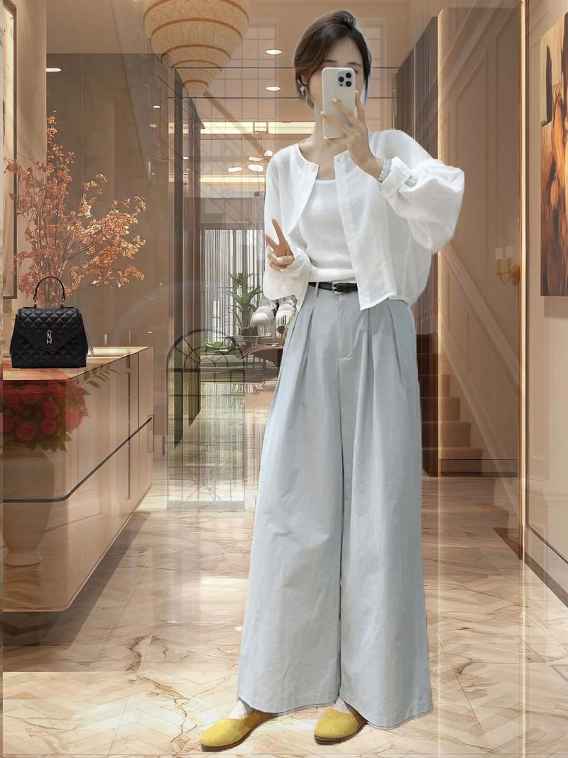 白色短衣服怎么搭配图