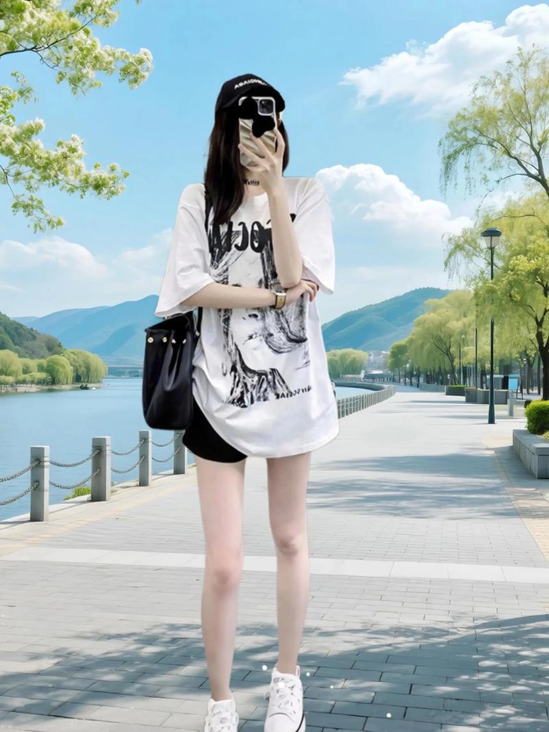 白色短衣服怎么搭配好看