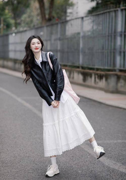 白色长衣服怎么搭配