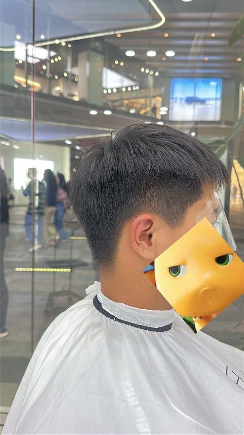 方形脸男适合什么发型