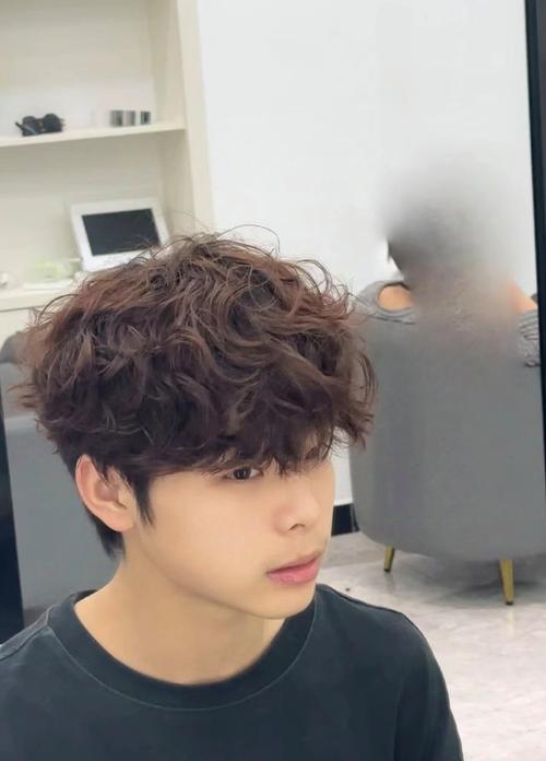 方形脸男适合什么发型
