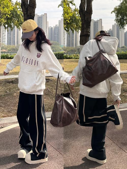 冬天卫衣外面穿什么