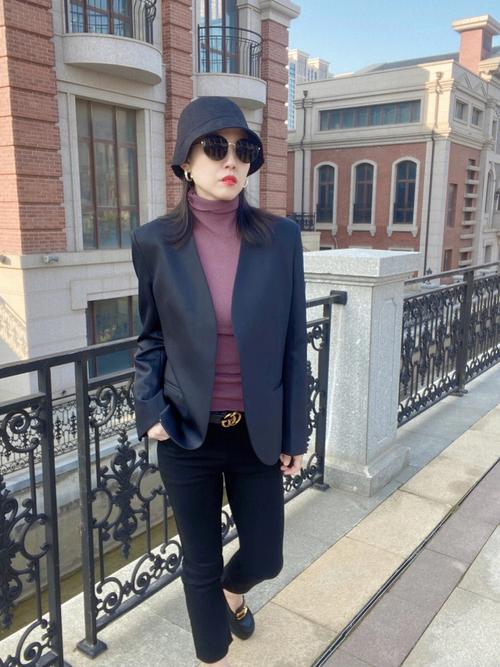 小西装怎么搭配打底衣