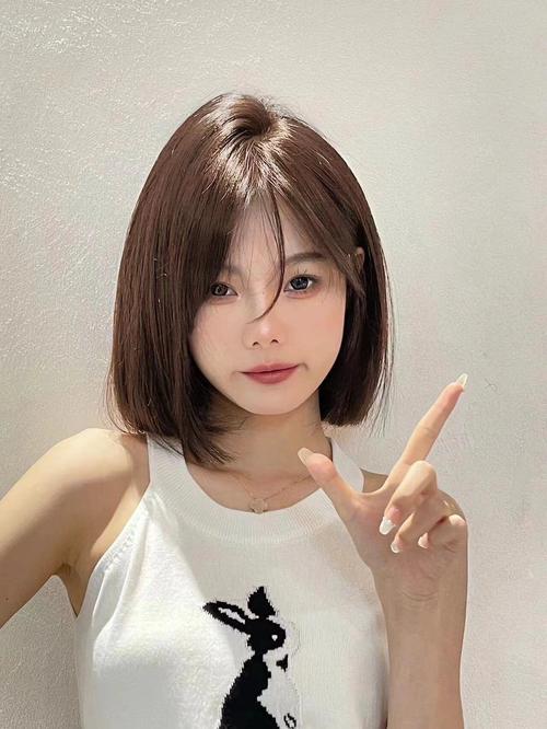 西瓜脸适合什么发型