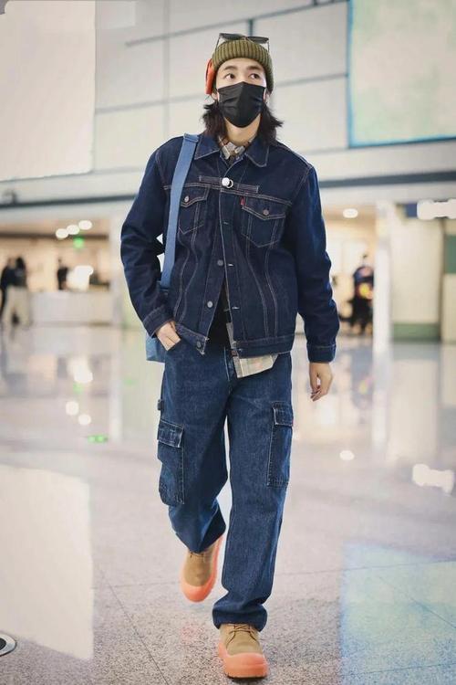 明星牛仔风衣怎么搭配图片男