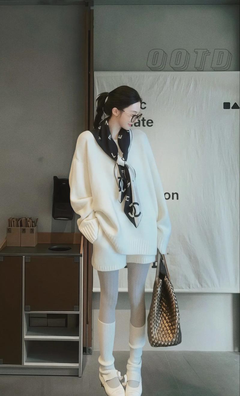 两种色的毛线怎么搭配衣服