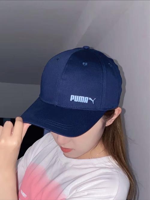 蓝色帽子怎么搭配衣服图片欣赏