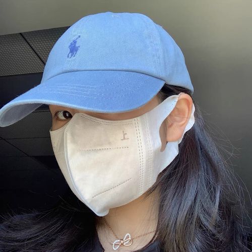 蓝色帽子怎么搭配衣服图片欣赏