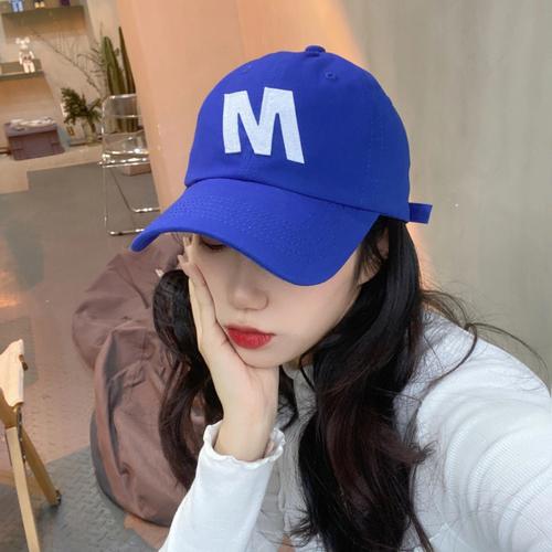 蓝色帽子怎么搭配衣服图片大全