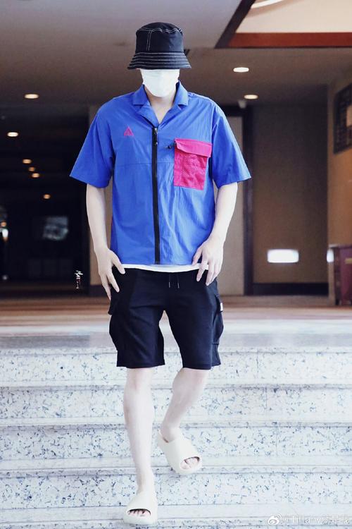 蓝色帽子怎么搭配衣服图片大全