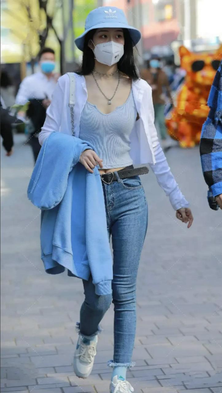 蓝色帽子怎么搭配服装图片女生图片欣赏