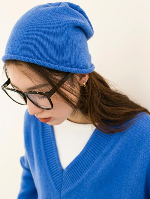 蓝色帽子怎么搭配服装图片女生图片