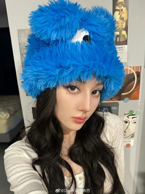 蓝色帽子怎么搭配服装图片女生图片