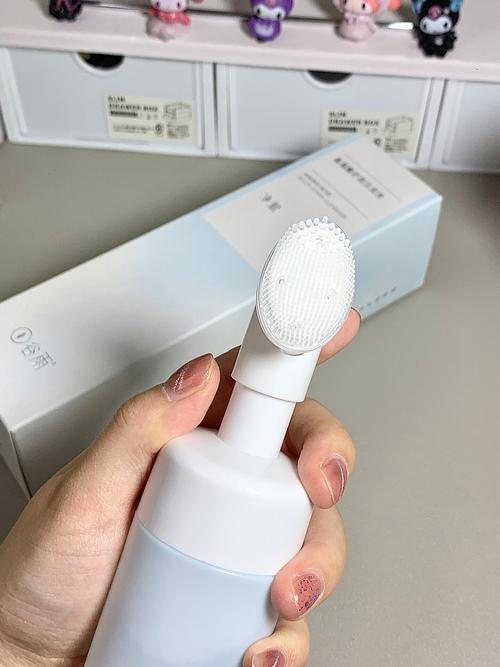 带刷头的洗面奶怎么用