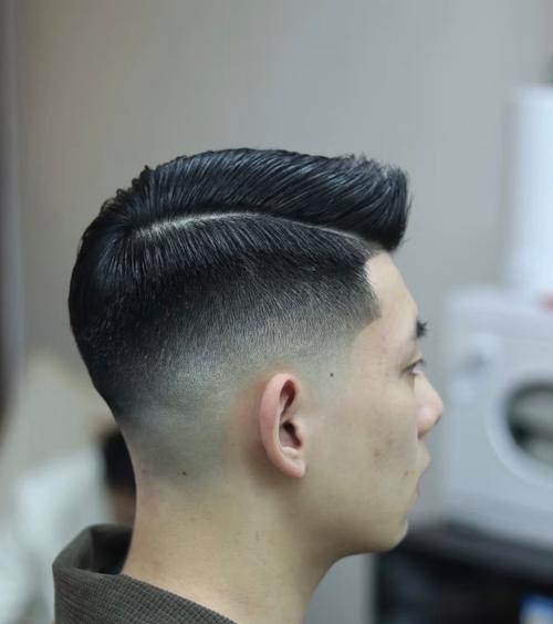 硬发质适合什么发型男