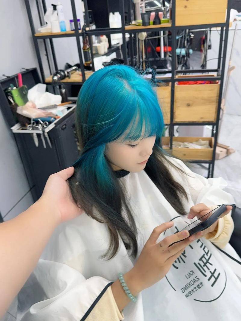 染发爆顶什么意思