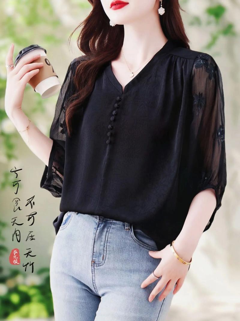 黑色中袖衣服怎么搭配