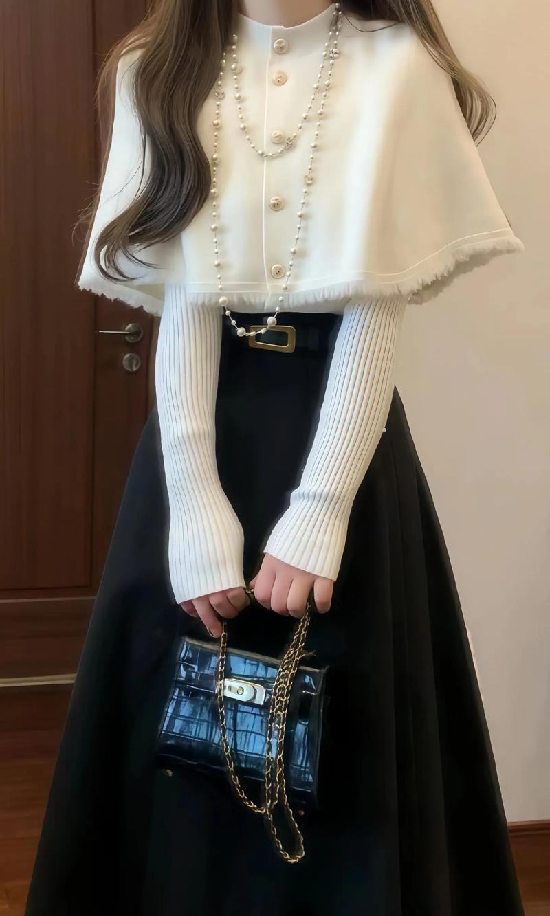 披肩毛衣怎么搭配衣服
