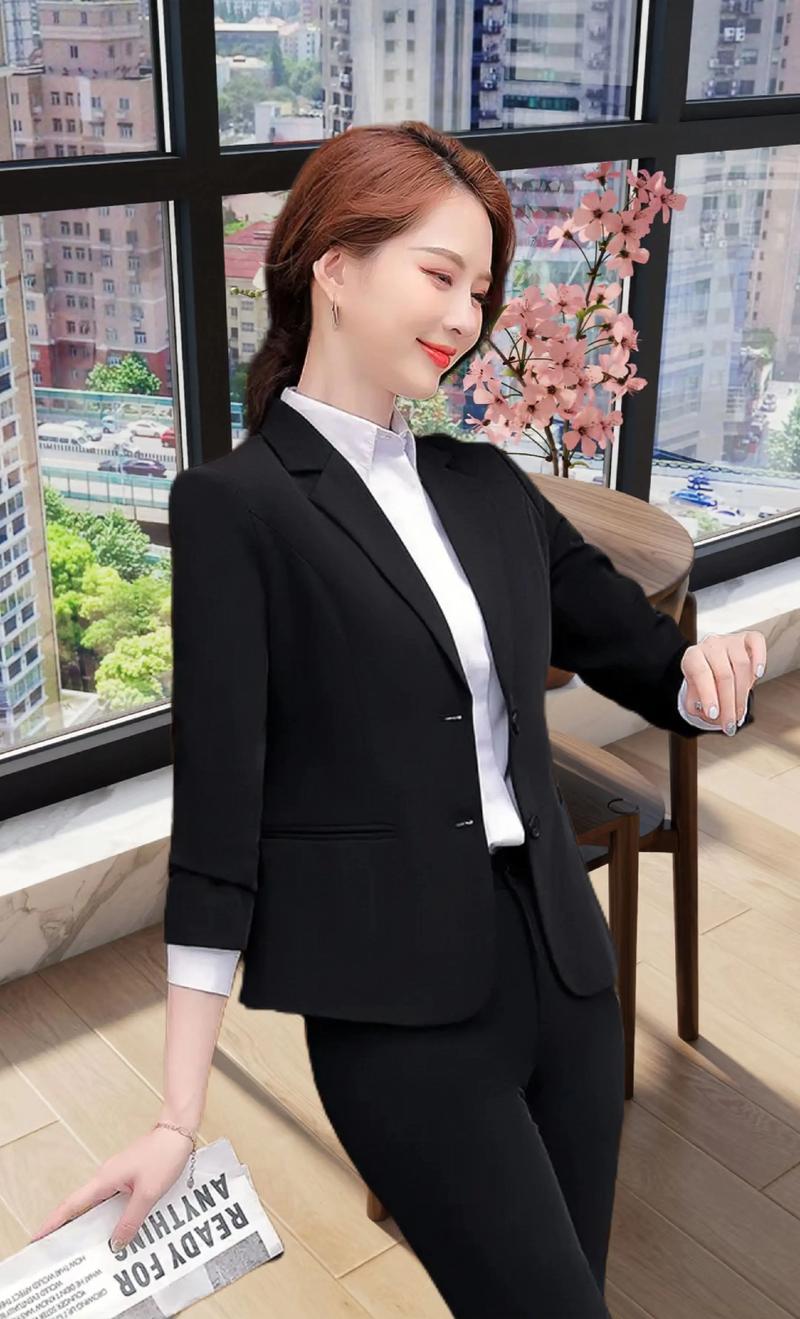 女 黑色长西装外套怎么搭配图片