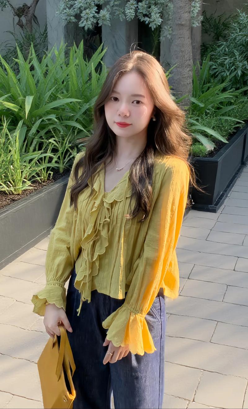 柠檬黄的衣服怎么搭配