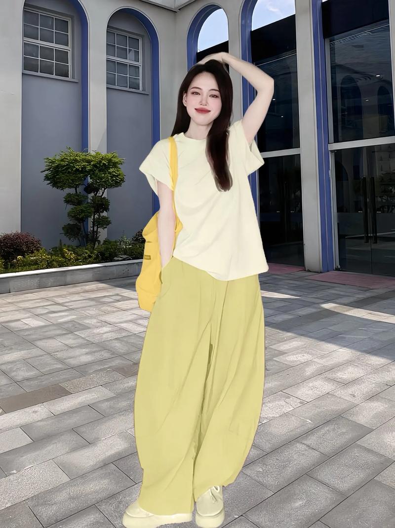 柠檬黄的衣服怎么搭配