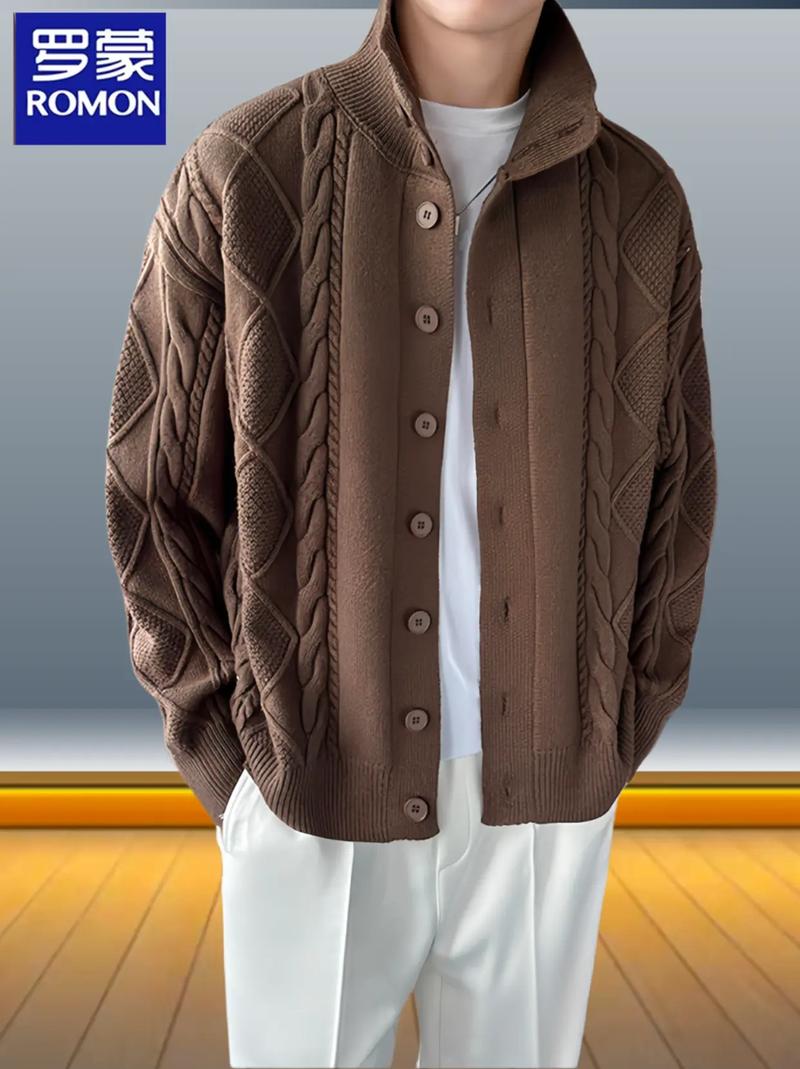 男款大毛衣外套怎么搭配衣服