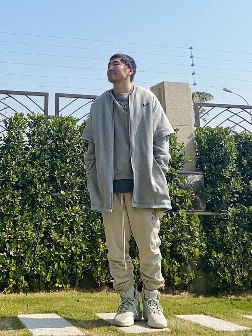 男士高帮鞋配什么裤子