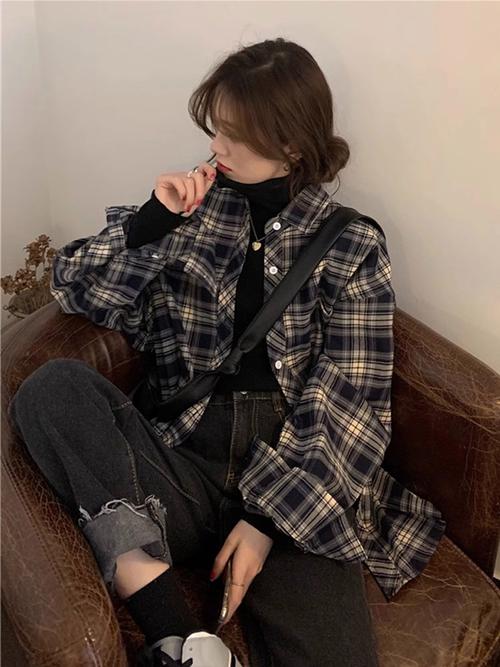 黑色格子衣怎么搭配外套